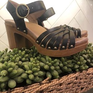 Dansko black platform heels size7